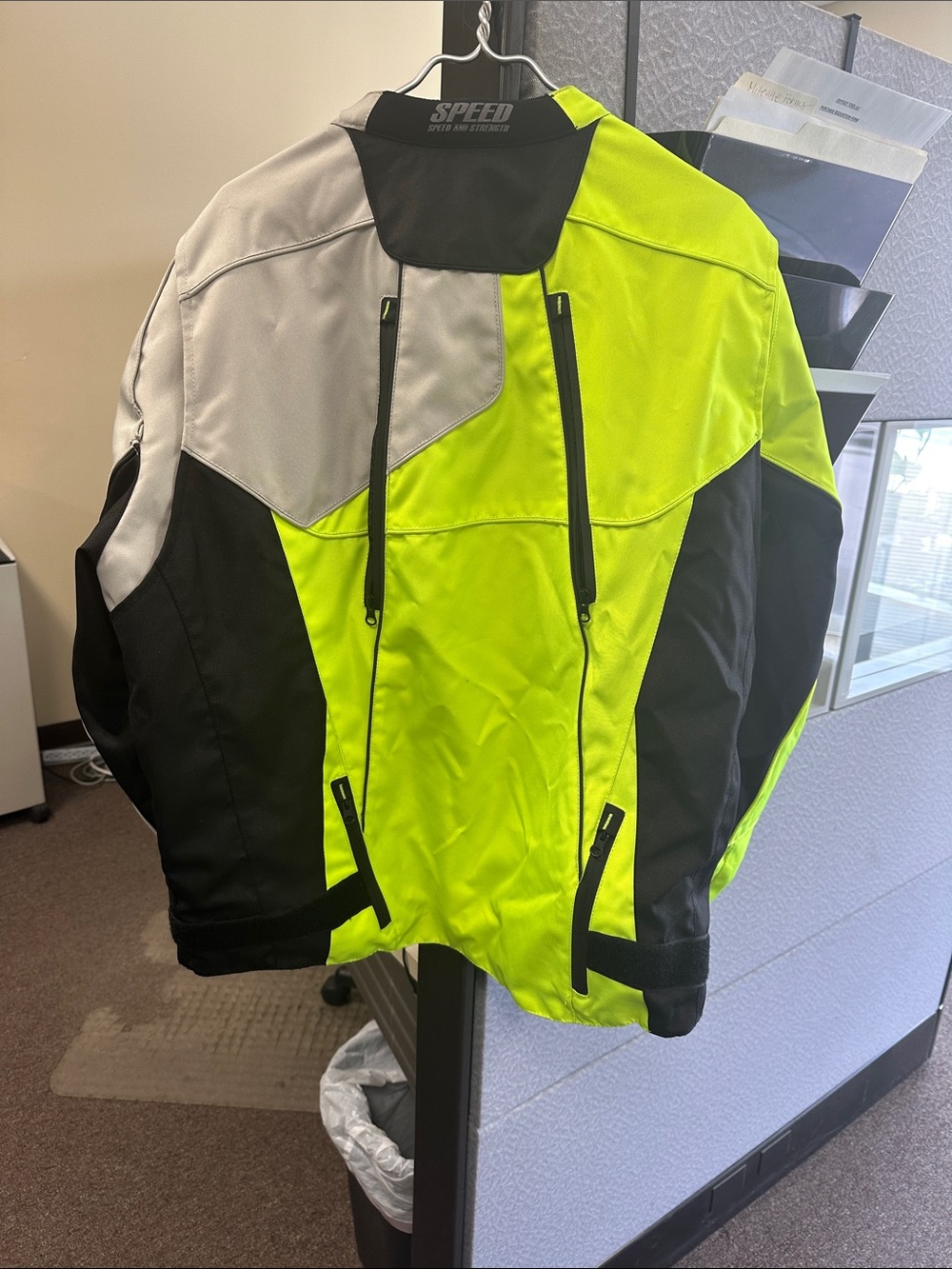 Men's High-Visibility Motorcycle Jacket - Neon Yellow & Gray - Picture 4 of 10
